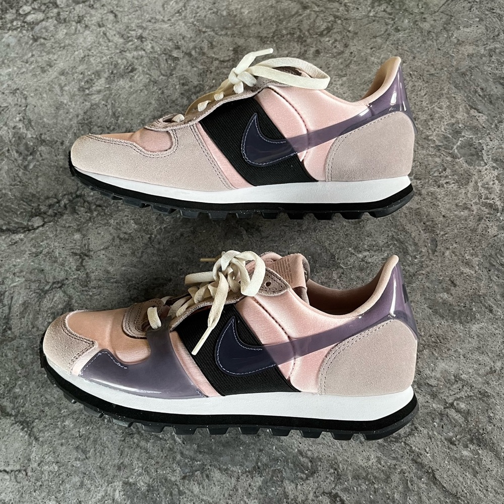 NIKE V-LOVE O.X. Sneaker Size 7